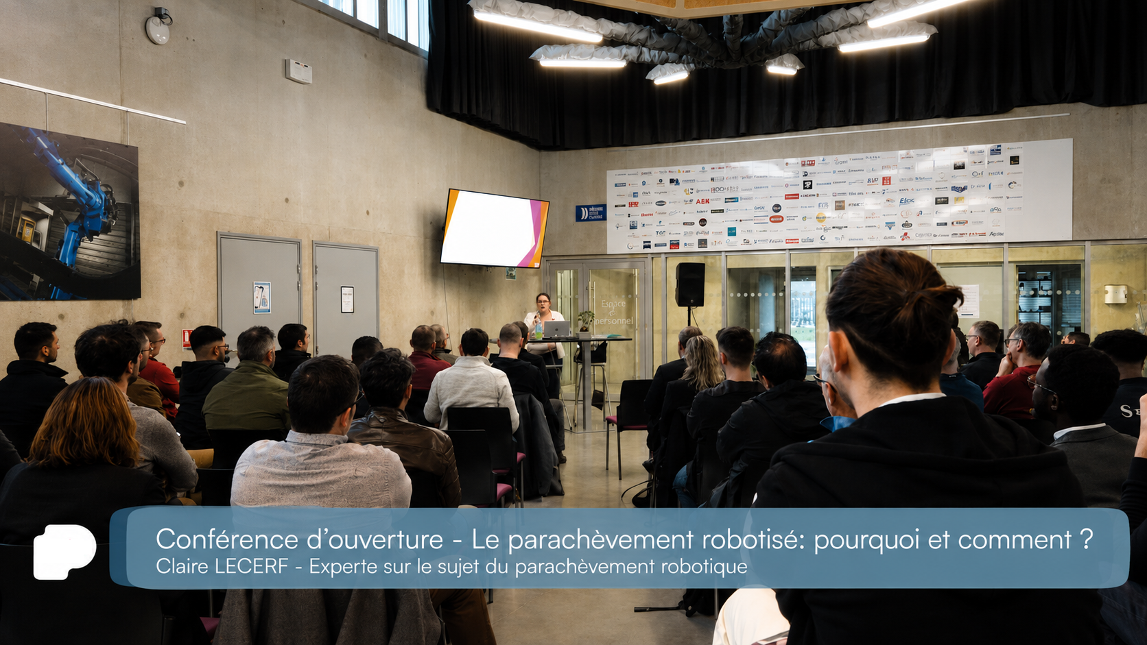 Claire Lecerf intervenant lors d’une conférence professionnelle sur la robotique industrielle